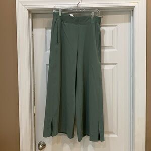 Lululemon Wide-Leg Crop Woven Pants. Large. Euc/nwot. Sage green